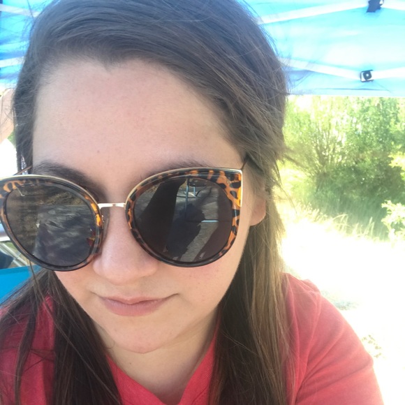 Meet your Posher, Danielle - Picture 1 of 1